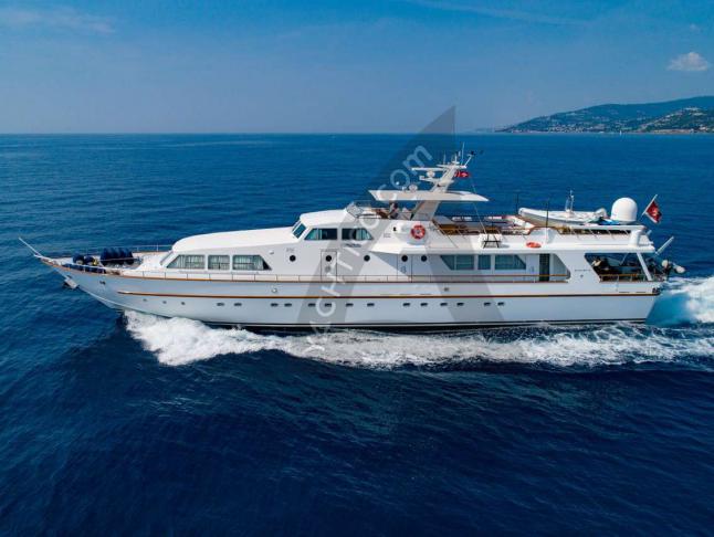 Luxury Yacht charter in San Remo - Italian Riviera