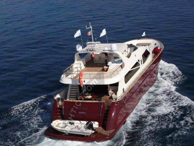 Crewed Motor Yacht 27 Classic for rent in Malta
