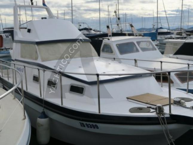 Motorboat Donat 1002 for rent in Marina Tankerkomerc