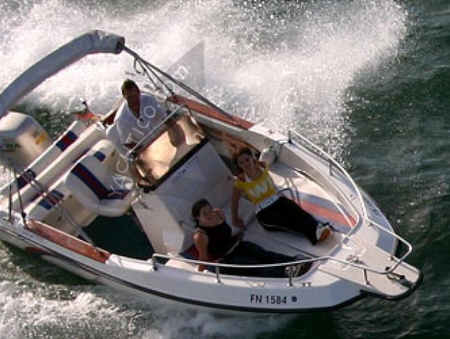 Motorboat Elan 20 for charter in Unteruhldingen
