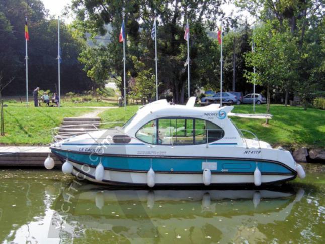 Houseboat Estivale Duo available for charter in Marina Buzet sur Baise