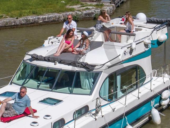 Hausboot Estivale Quattro chartern in Marina Bellegarde