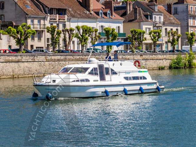 Hausboot Europa 400 chartern in Marina Fürstenberg