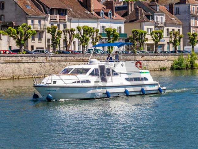 Houseboat Europa 400 for rent in Port Scey sur Saone