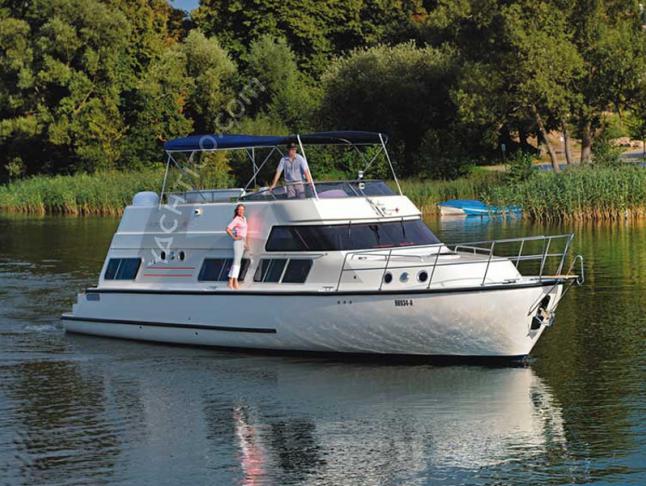 Motor yacht Europa 700 for rent in Fuerstenberg
