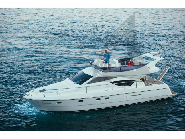 Motorboat Ferretti 460 for rent in Podstrana