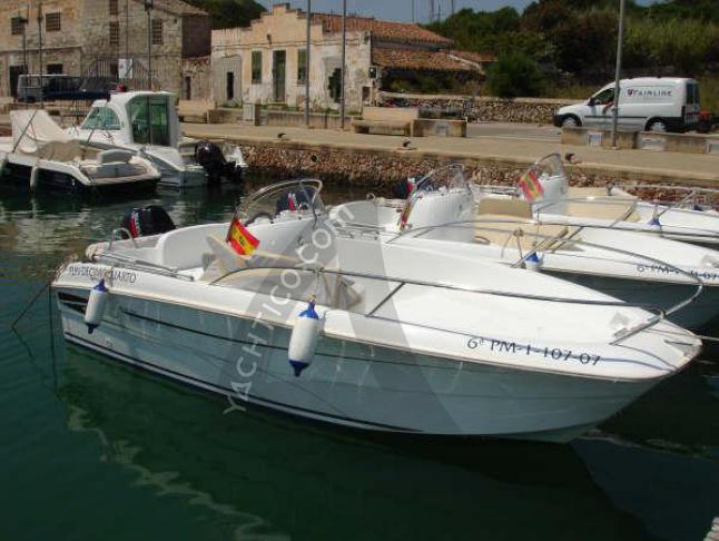 Motorboot Flyer 500 open chartern in Mahon