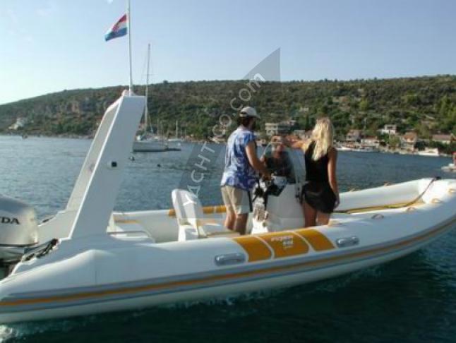 Motorboot Flyer 646 Golden Yachtcharter in Trogir