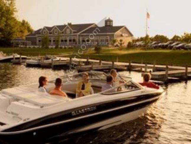 Motorboat Glastron 235 for rent in Cape Coral