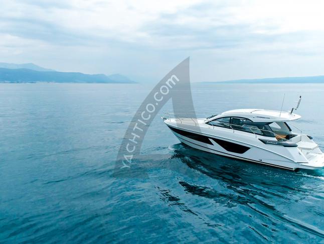 Motor yacht Gran Turismo 41 for charter in Marina Frapa