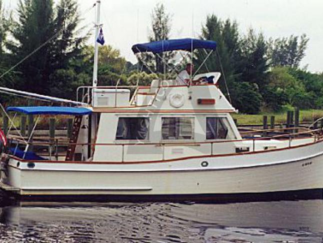 Yacht Grand Banks 32 Classic Trawler available for charter in Tarpon Point Marina