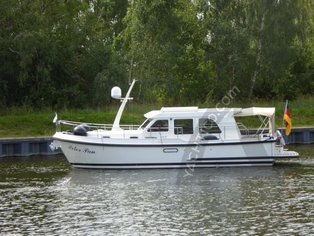 Motorboat Grand Sturdy 29.9 Sedan for charter in Zehdenick