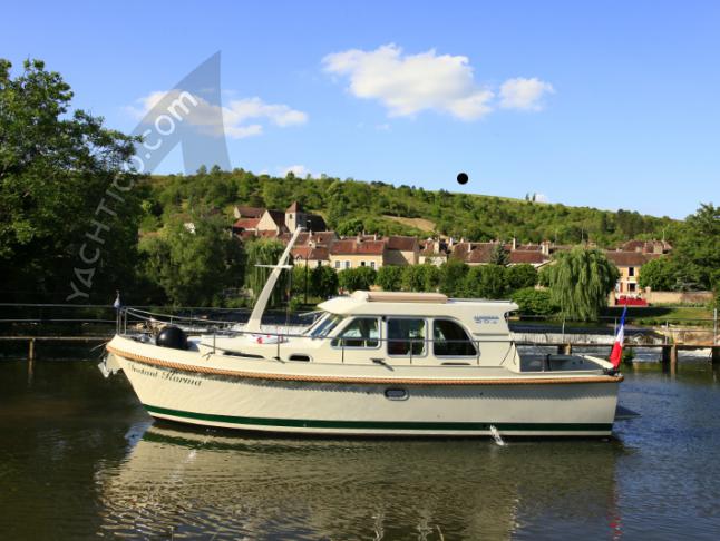 Motorboat Grand Sturdy 29.9 Sedan for rent in Tonnerre Armancon Marina