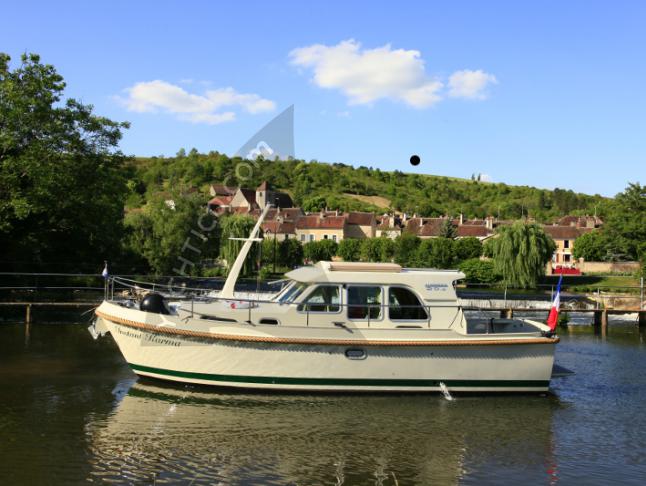 Motoryacht Grand Sturdy 29.9 Sedan Yachtcharter in Tonnerre Armancon Marina