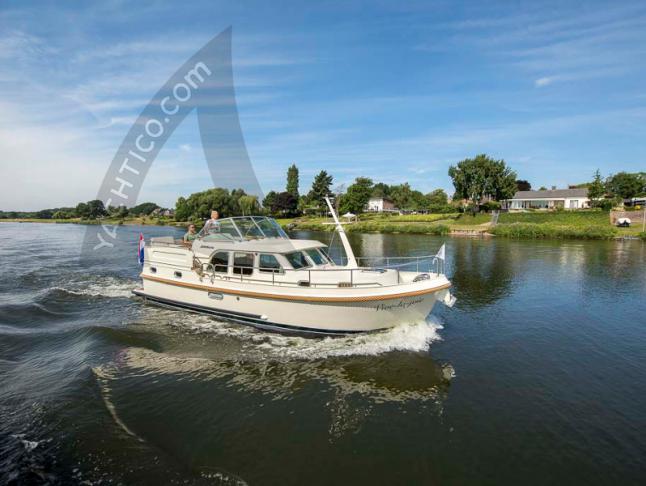 Motorboat Grand Sturdy 35.0 AC for rent in Capestang Marina