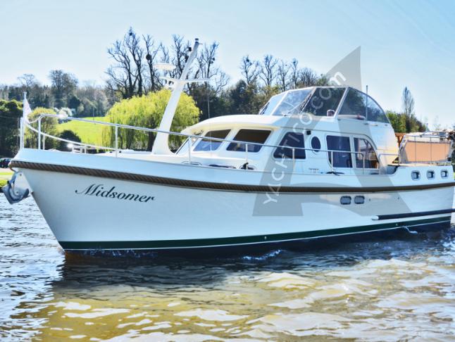 Motor yacht Grand Sturdy 36.9 AC for rent in Hobbs of Henley Boatyard