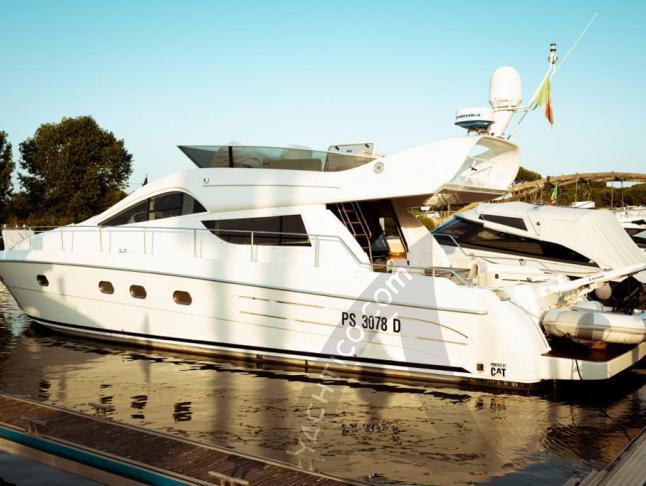 Motor yacht Maestrale 52 for hire in Nettuno