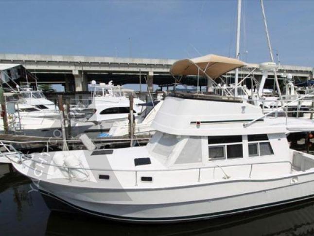 Yacht Mainship 390 Trawler Yachtcharter in Frenchtown Harbour Marina