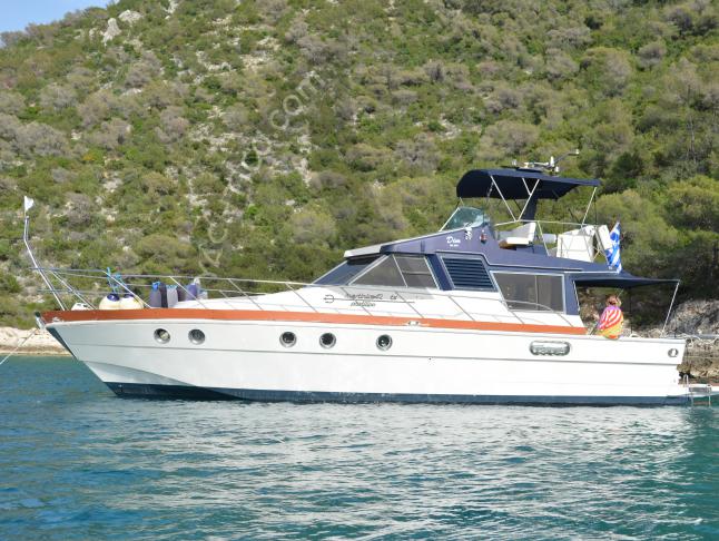 Motoryacht Martinica 42 TS chartern in Isthmia