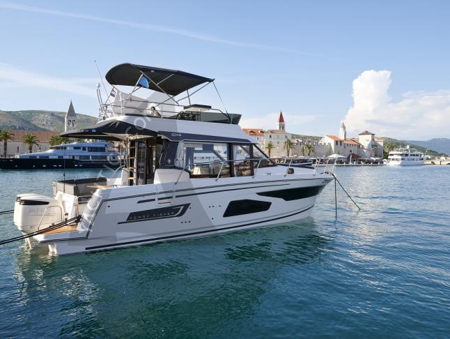 Yacht Merry Fisher 1095 available for charter in Trogir