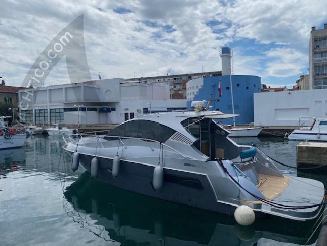 Motor yacht Mirakul 40 for hire in Marina Zadar