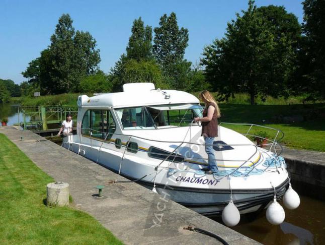 Houseboat Nicols 1000 for charter in Marina Saverne