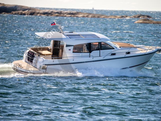 Motor yacht Nimbus 365 Coupe for hire in Quiberon
