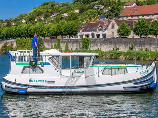 Houseboat Penichette 1020 for charter in Port de la Gare du Pin