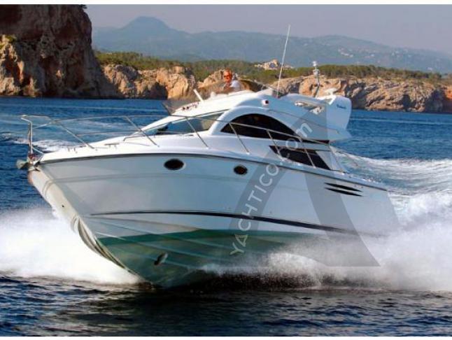 Motor yacht Phantom 40 for rent in Marina Mandalina