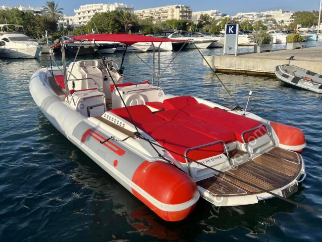 Motorboat Pirelli 1000 for hire in Ibiza Town