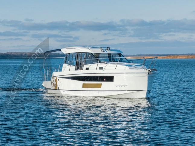 Yacht Platinum 40 available for charter in Drage