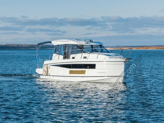 Motorboot Platinum 40 chartern in Drage