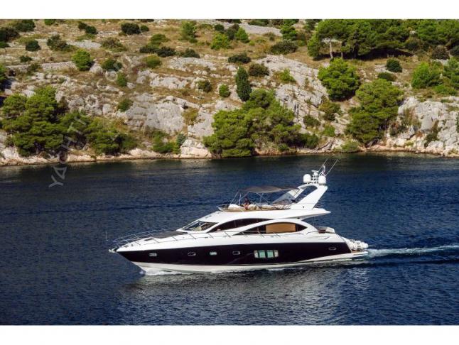 Motoryacht Predator 70 Yachtcharter in Gouvia