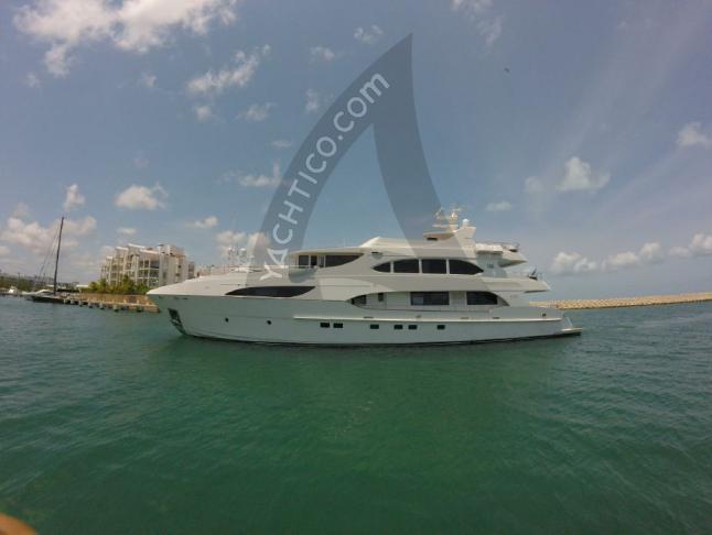 Motoryacht Primadonna 127 Yachtcharter in Abaco Beach Resort
