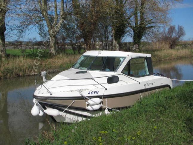 Houseboat Primo available for charter in Marina Fuerstenberg