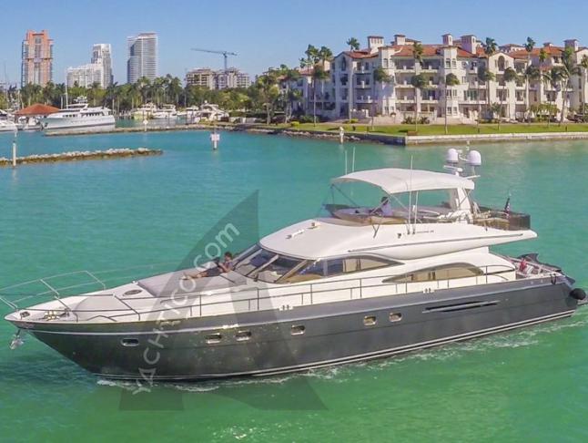 Yacht Princess 65 Fly Yachtcharter in Nassau