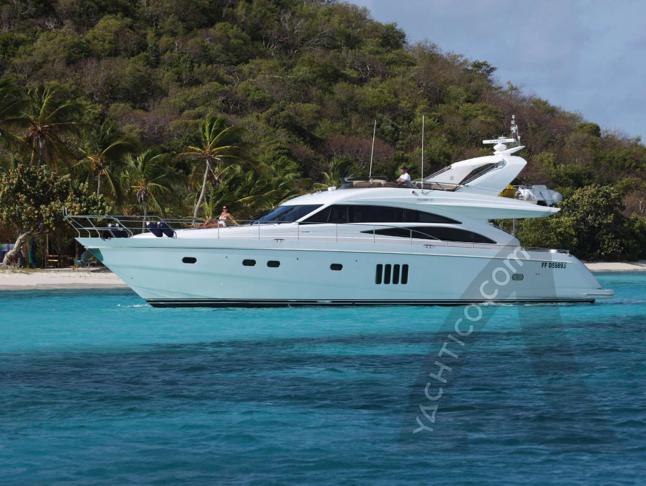 Motoryacht Princess 67 Fly Yachtcharter in Marina Le Marin