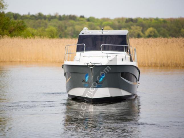 Motor yacht Represser 30 for rent in Wilkasy Marina