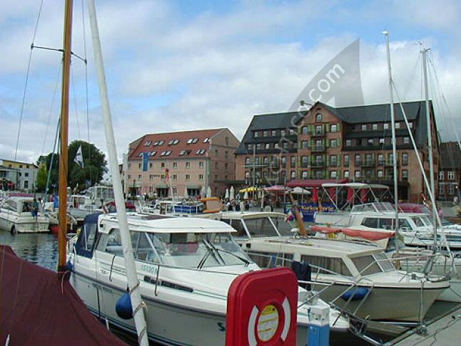 Motorboot Saga 27 AC chartern in Fürstenberg