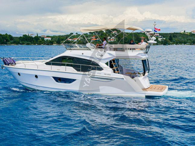 Yacht Sessa Fly 47 for rent in Stobrec