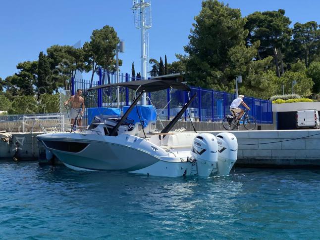 Motor yacht Sessa KL 27 for rent in Rovinj