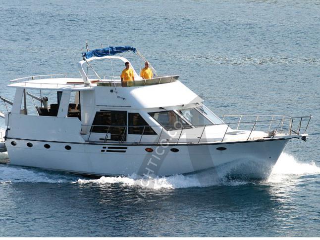 Motor yacht Staryacht 1940 for rent in Marina Kremik