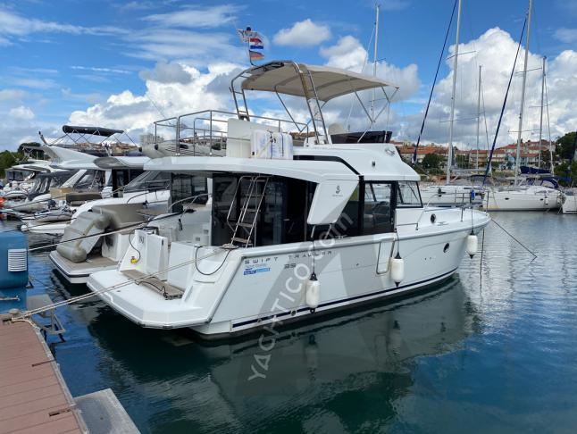 Motor yacht Swift Trawler 35 for hire in Marina Kornati