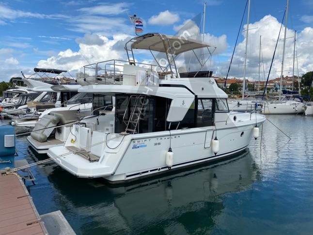Motoryacht Swift Trawler 35 Yachtcharter in Marina Kornati