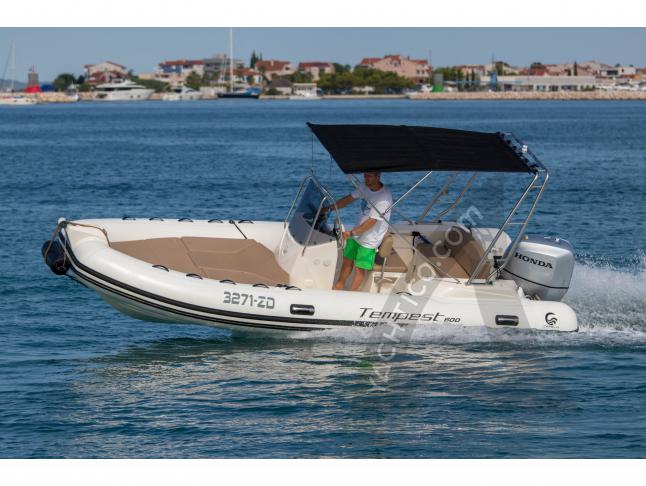 Motorboat Tempest 600 available for charter in Zadar