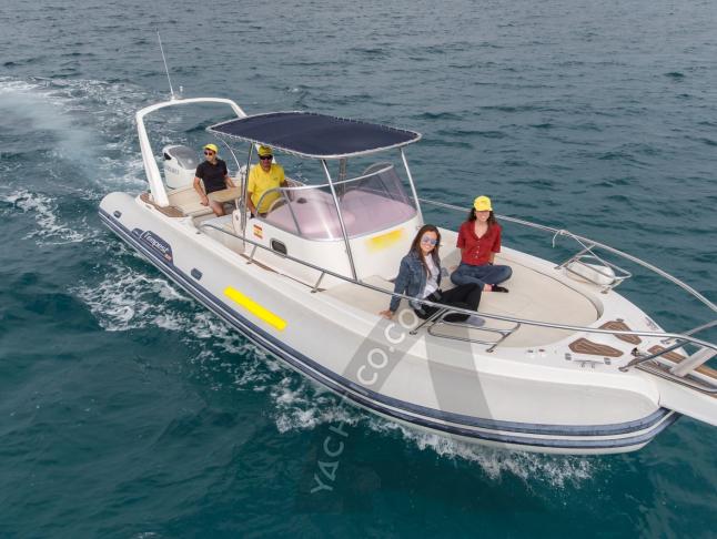 Motorboat Tempest 900 for charter in Palma