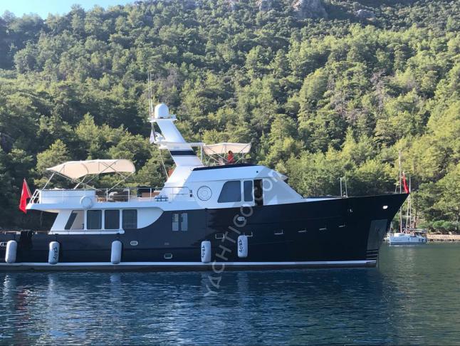 Motorboot Trawler 77 Yachtcharter in Yes Marina