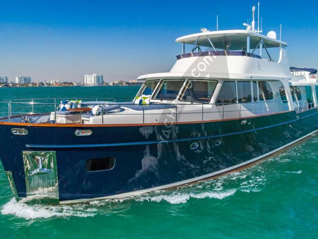Motor yacht Vicem Cruiser 107 for hire in Palm Cay Marina