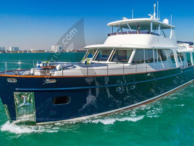 Motoryacht Vicem Cruiser 107 Yachtcharter in Nassau