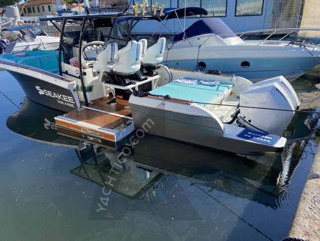 Yacht White Shark 285 available for charter in La Spezia